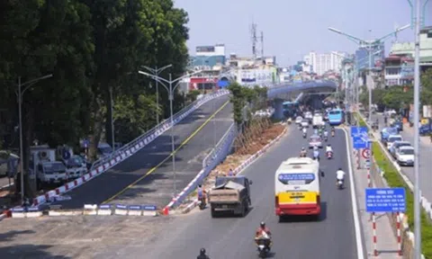 Cầu vượt hơn 300 tỷ ở Hà Nội trước ngày thông xe